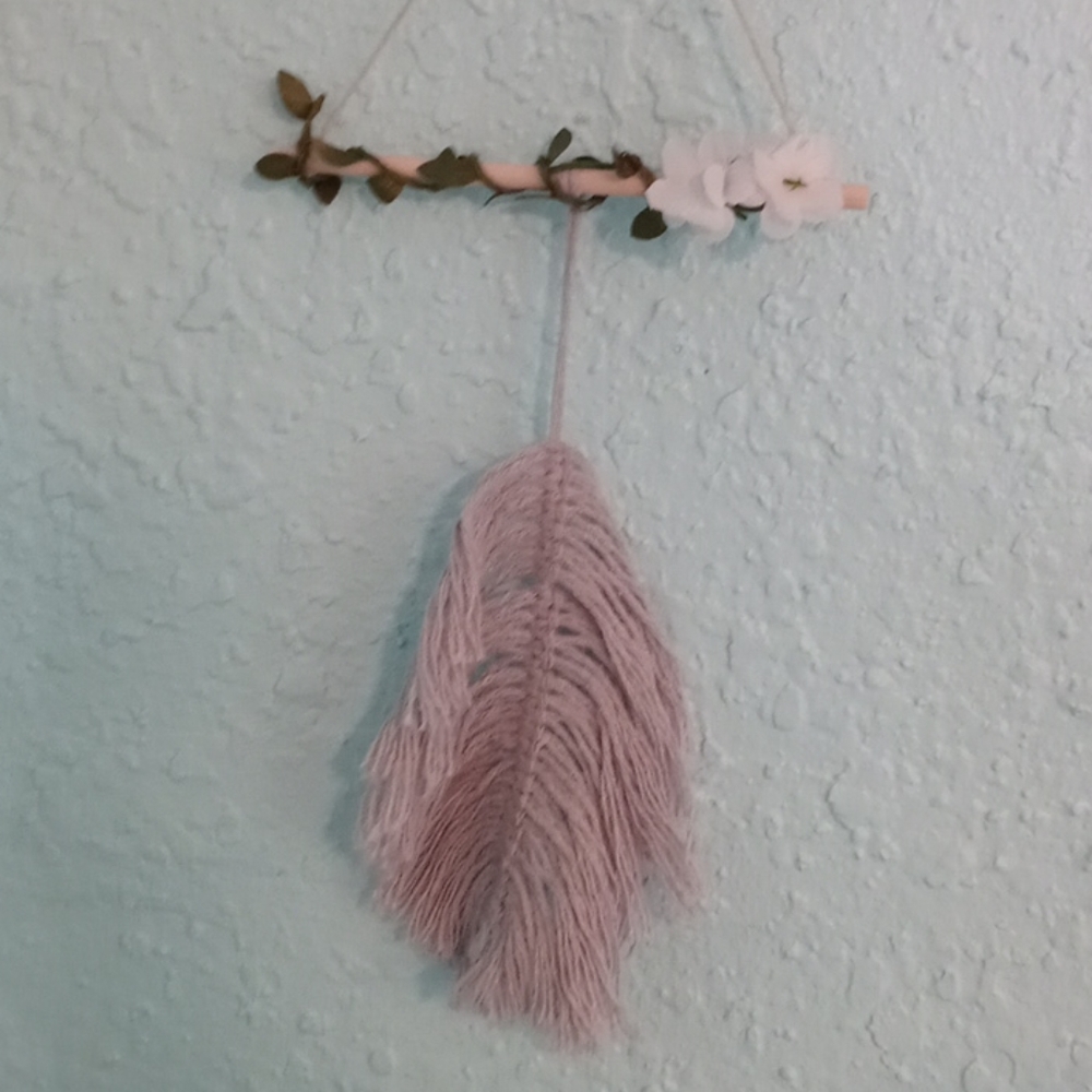 Yarn wall hanging